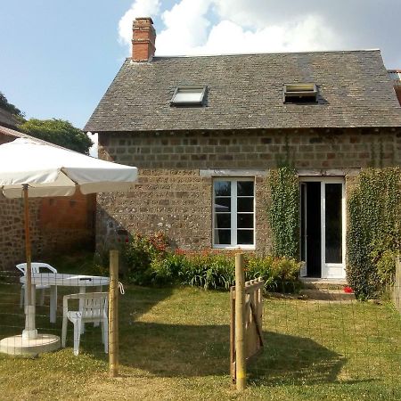 Le Domaine Vila Saint-Symphorien-des-Monts Exterior foto