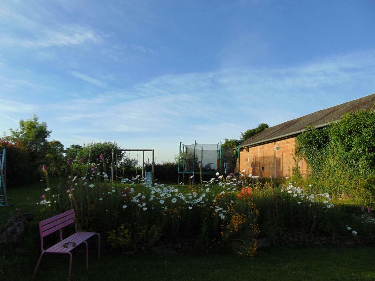 Le Domaine Vila Saint-Symphorien-des-Monts Exterior foto