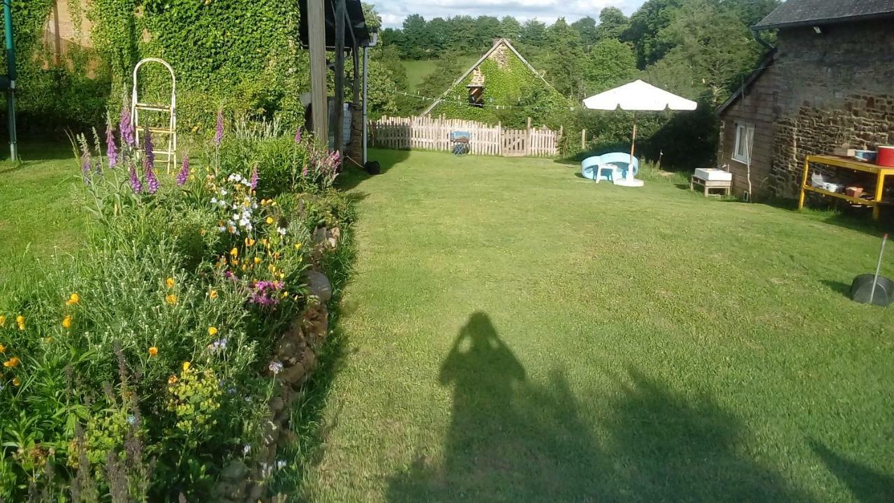Le Domaine Vila Saint-Symphorien-des-Monts Exterior foto