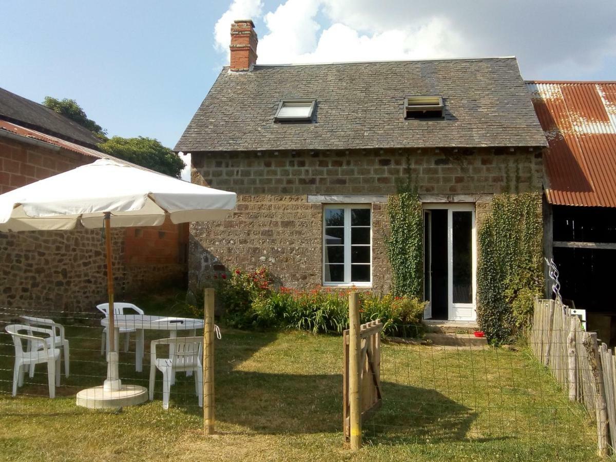 Le Domaine Vila Saint-Symphorien-des-Monts Exterior foto