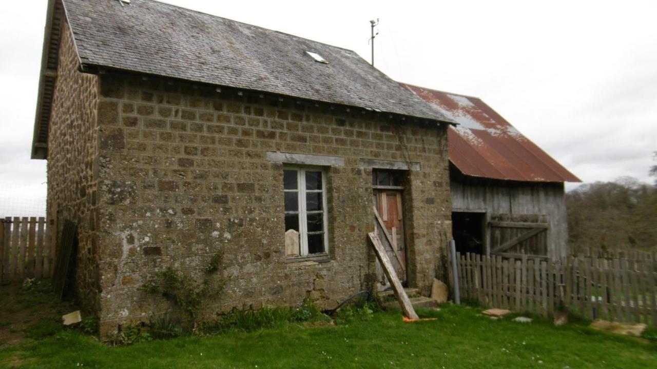 Le Domaine Vila Saint-Symphorien-des-Monts Exterior foto