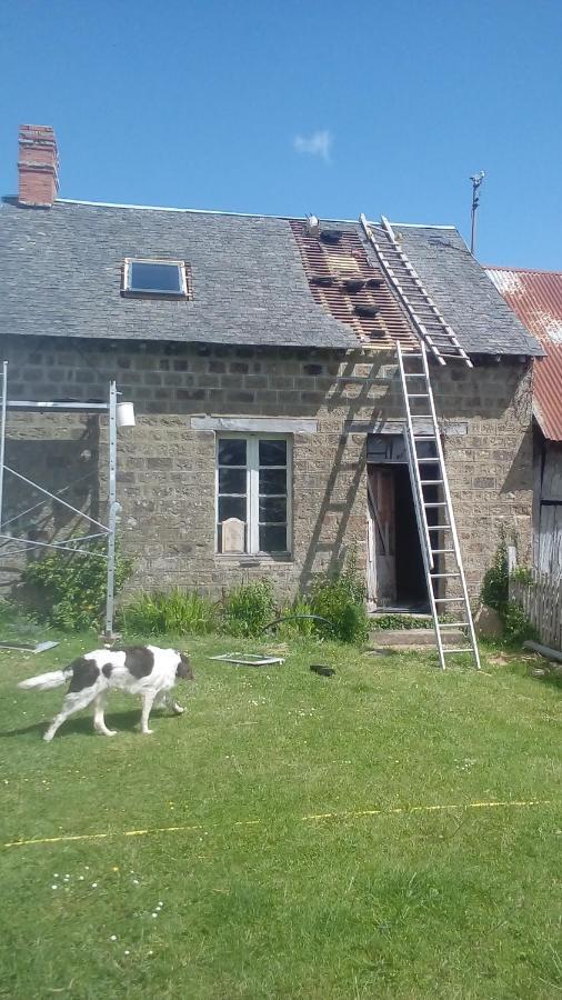 Le Domaine Vila Saint-Symphorien-des-Monts Exterior foto